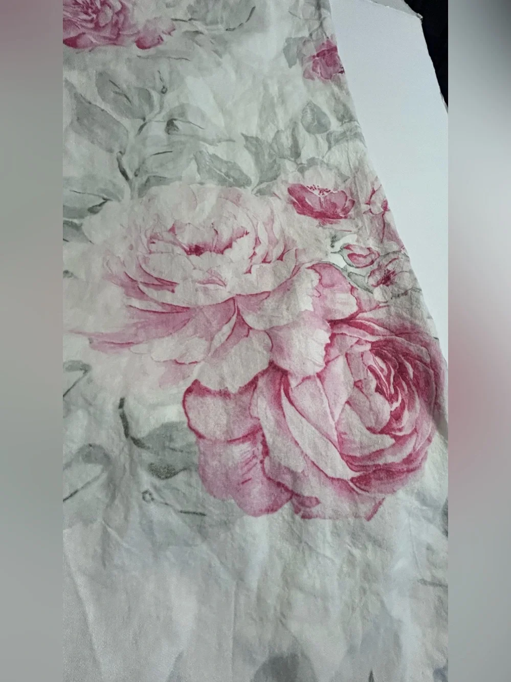 King Pillow Sham (1) Large Rose Pattern Linen Blend King  Sham. Envelope Closure
